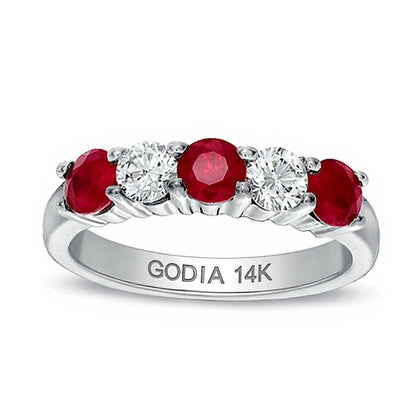 Ring mit Rubin und 0,33 ct. Gesamtgewicht Diamanten, Fünfstein, in 14K Weißgold