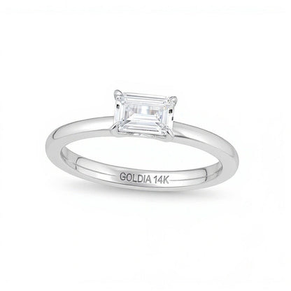 0,5 ct. Solitär-Ring mit Diamant im Smaragdschliff quer gefasst in 14K Weißgold (I/I2)