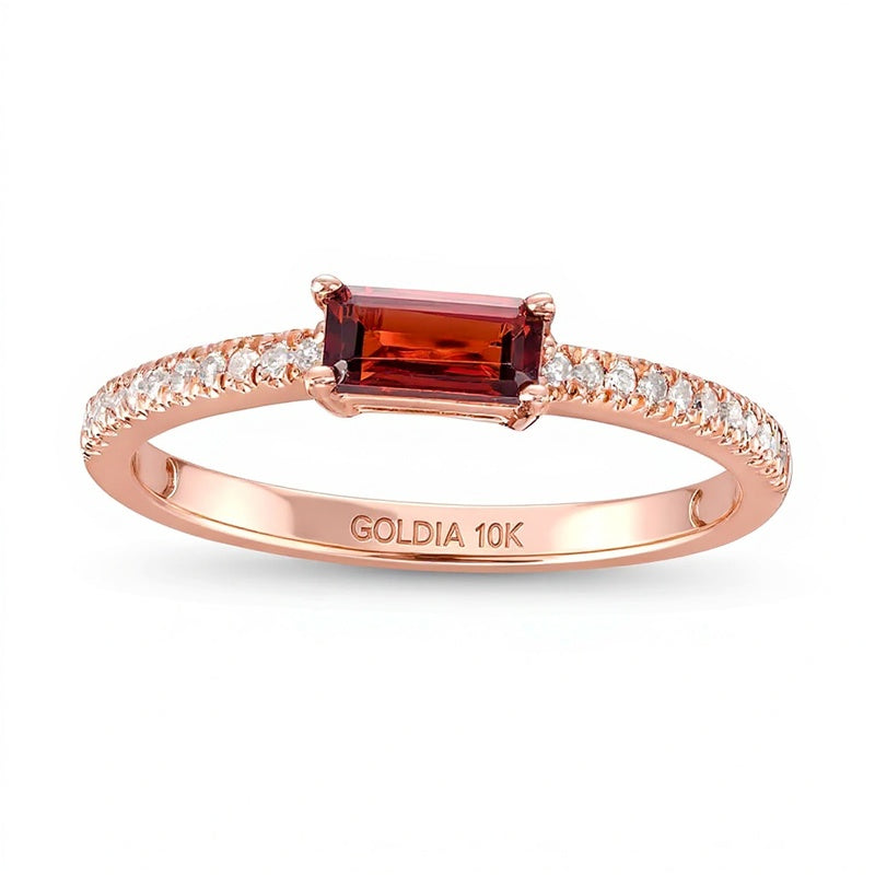 Ring mit Baguette-Granat und 0,1 ct. Gesamtgewicht Diamanten im Pavé quer in 10K Roségold