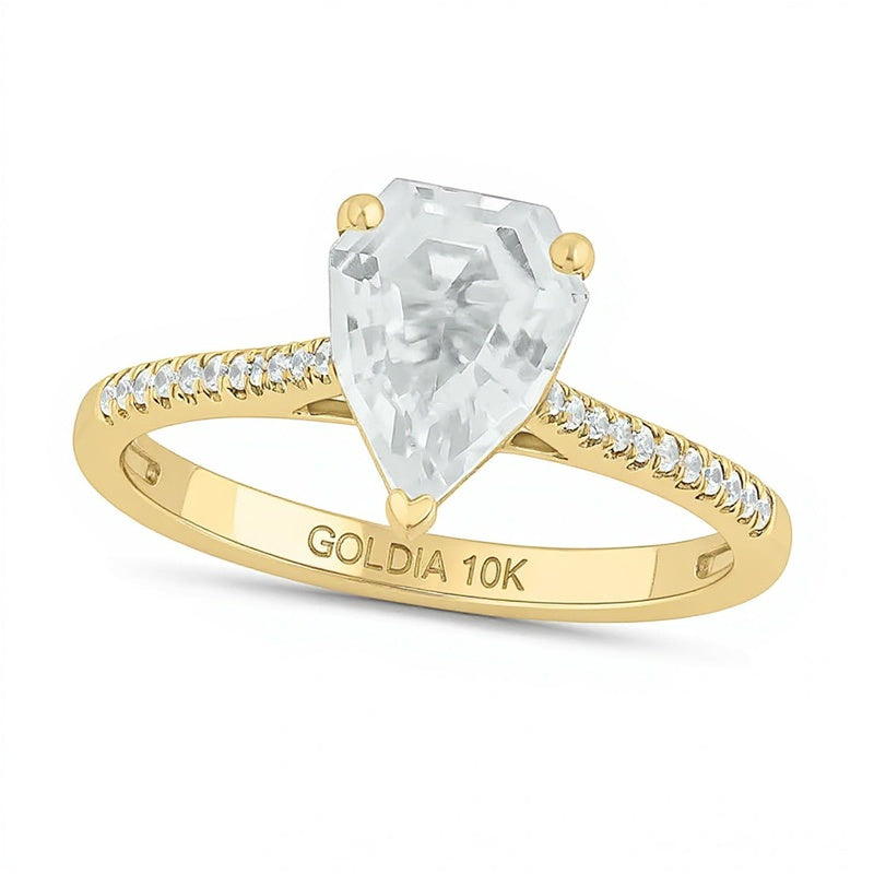 Fashion-Ring mit weißem synthetischem Saphir im Schild-Schliff und Diamanten 0,1 ct. Gesamtgewicht in 10K Gelbgold