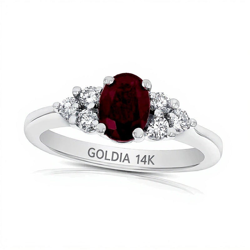 Verlobungsring mit ovalem Rubin und 0,33 ct. Gesamtgewicht Diamanten in 14K Weißgold