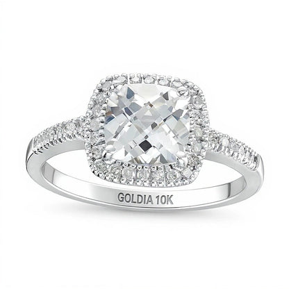 7,0 mm Halo-Ring mit weißem Labor-Saphir im Kissenschliff und 0,2 ct. Gesamtgewicht Diamanten in 10K Weißgold
