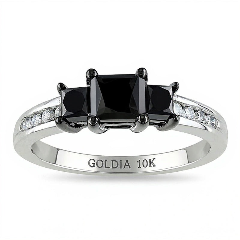 1.5 CT. Gesamtgewicht Dreistein-Ring mit behandelten schwarzen und weißen Diamanten im Princess-Schliff in 10K Weißgold