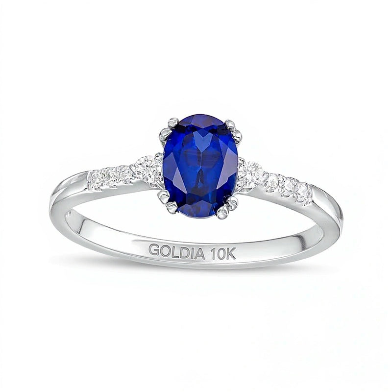 Ring mit ovalem blauem Labor-Saphir und 0,1 ct. Gesamtgewicht Diamanten in 10K Weißgold