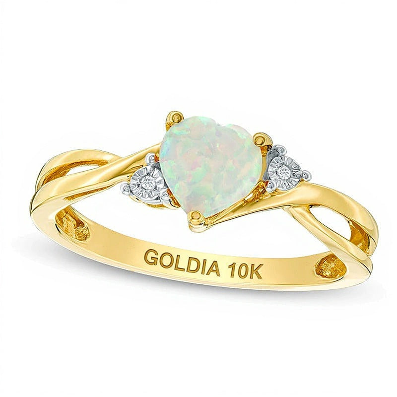 Herzförmiger Ring mit im Labor gezüchtetem Opal 6,0 mm und Diamant-Besatz mit geteilter Schiene in 10K Gelbgold