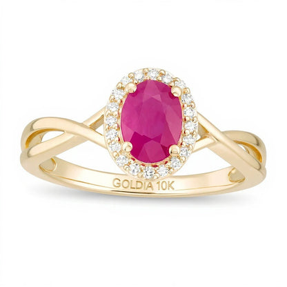 Ring mit ovalem Rubin und 0,07 ct. Gesamtgewicht Diamanten und gedrehter Ringschiene in 10K Gelbgold