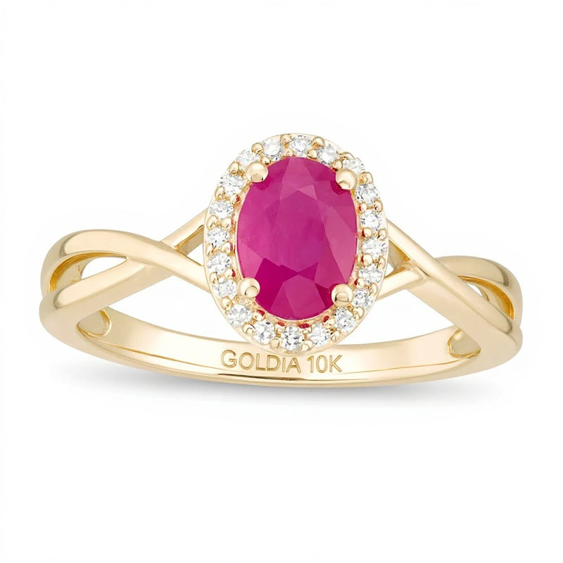 Ring mit ovalem Rubin und 0,07 ct. Gesamtgewicht Diamanten und gedrehter Ringschiene in 10K Gelbgold