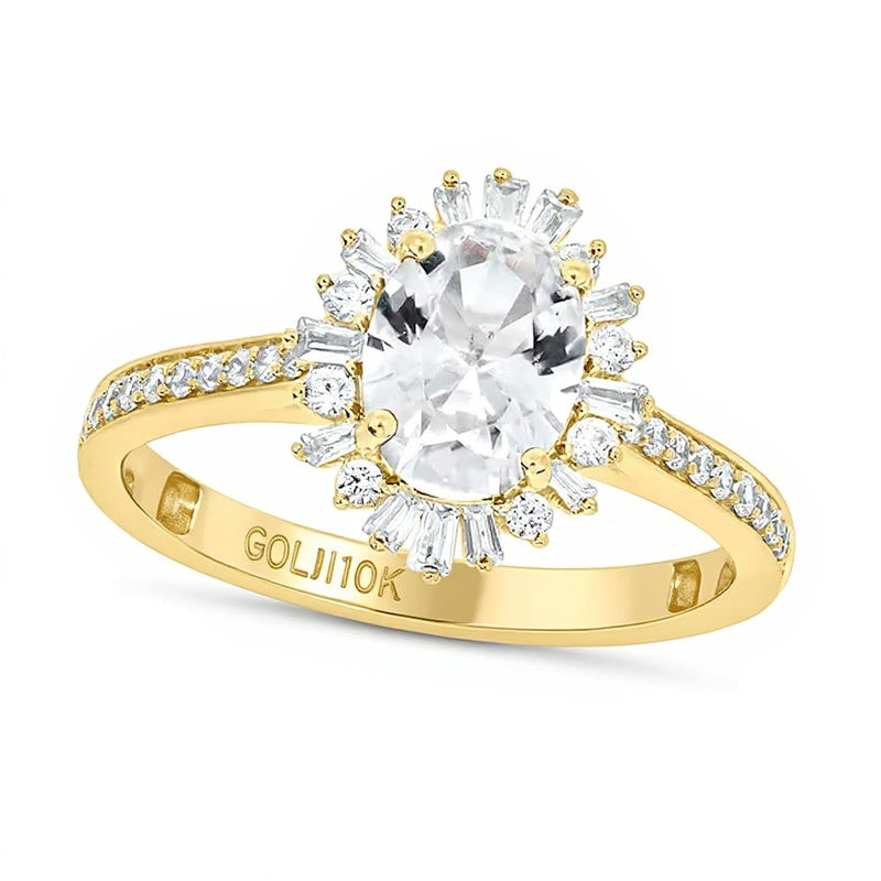 Verlobungsring mit ovalem weißem Labor-Saphir und 0,33 ct. Gesamtgewicht Diamanten im Halo-Design in 10K Gelbgold