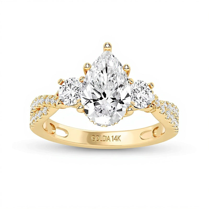 2,75 ct. Gesamtgewicht Dreistein-Verlobungsring mit tropfenförmigen Labordiamanten in 14K Gelbgold (F/SI2)