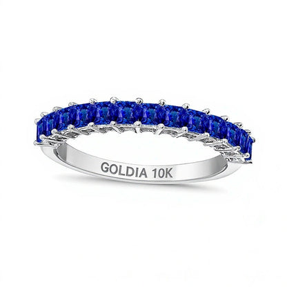Memoire-Ring mit blauem Saphir im Princess-Schliff in 10K Weißgold