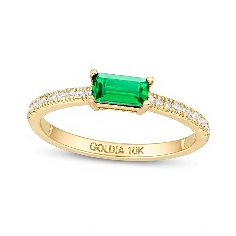 Quergesetzter Ring mit Baguette-Labor-Smaragd und 0.1 ct. Gesamtgewicht Diamant-Pavé in 10K Gelbgold