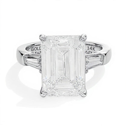 Dreistein-Verlobungsring mit Labordiamanten im Smaragdschliff 8.75 ct. Gesamtgewicht in 14K Weißgold (F/VS2)