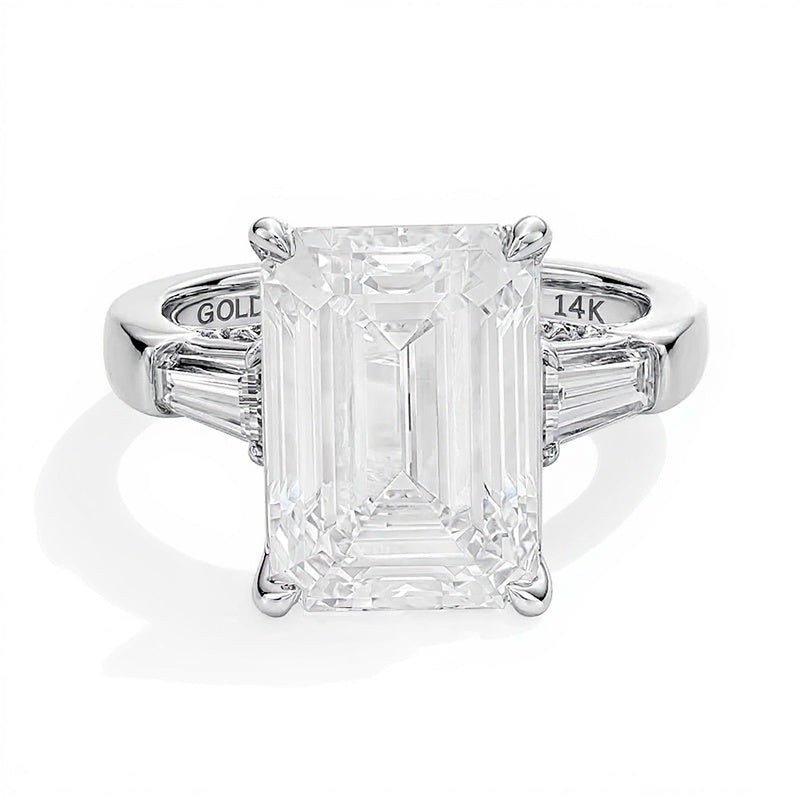 Dreistein-Verlobungsring mit Labordiamanten im Smaragdschliff 8.75 ct. Gesamtgewicht in 14K Weißgold (F/VS2)