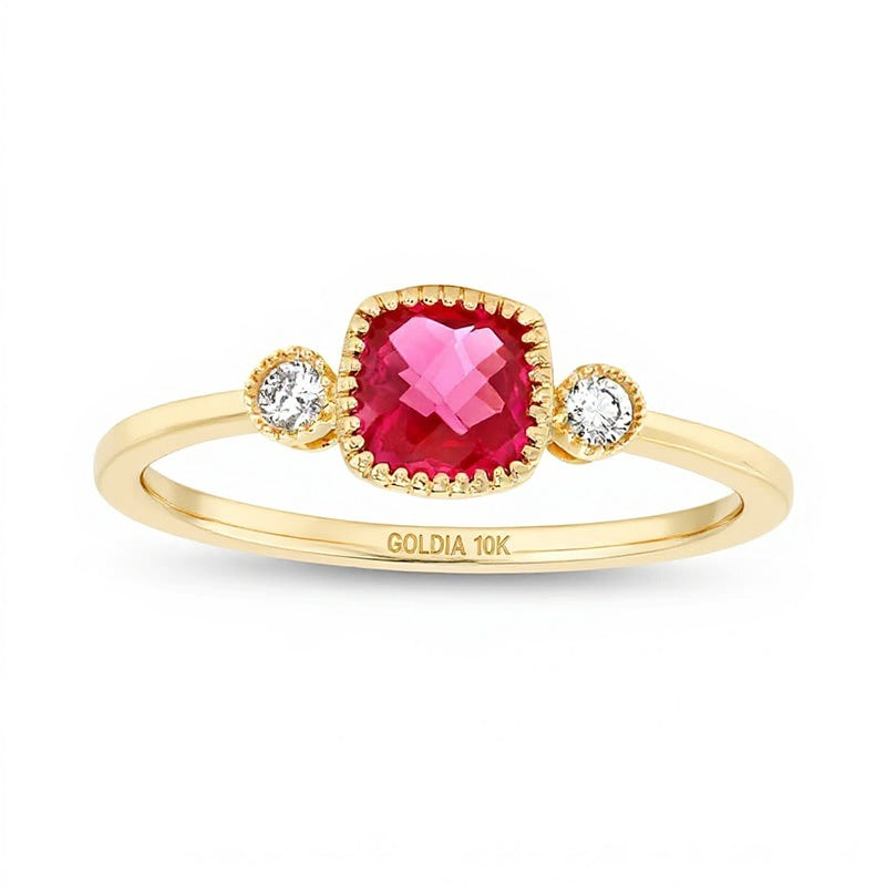 Ring im Vintage-Stil mit Labor-Rubin im Kissenschliff 5,0 mm und Diamant 0,05 ct. Gesamtgewicht in 10K Gelbgold