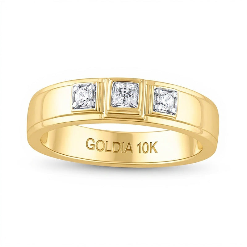 0.25 ct. Gesamtgewicht Dreistein-Ring mit Diamanten und erhöhtem quadratischem Rahmen in 10K Gelbgold