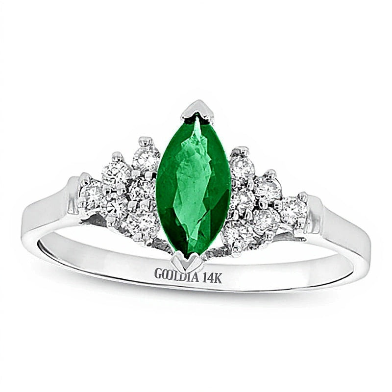 Solitär-Ring mit seitlichem Besatz mit Smaragd im Marquise-Schliff und Diamanten (0.2 ct. Gesamtgewicht) in 14K Weißgold