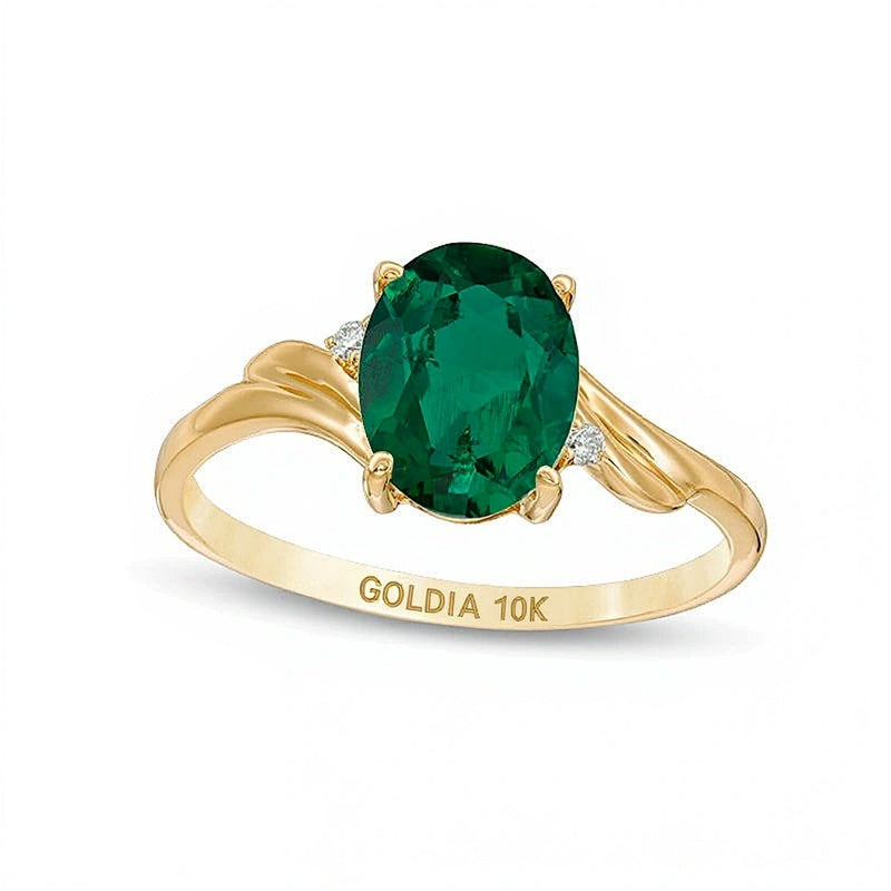 Ring mit Labor-Smaragd oval und Diamant-Besatz, Bypass-Design, in 10K Gelbgold