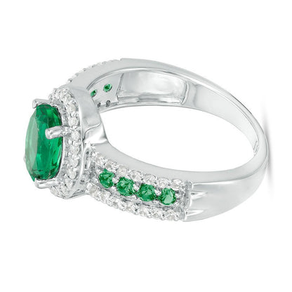 Halo-Ring mit ovalem Labor-Smaragd und weißen Saphiren in rhodiniertem Sterlingsilber