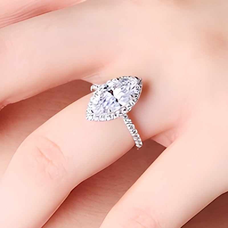 3.5 ct. Gesamtgewicht Verlobungsring Halo mit Labordiamanten im Marquise- und Rundschliff in 14K Weißgold (F/VS2)