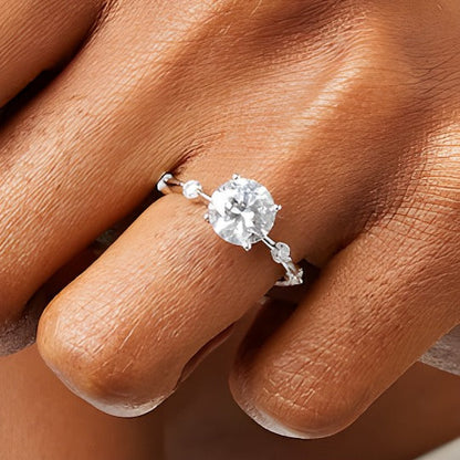2,25 ct. Gesamtgewicht Labordiamant Solitär mit seitlichem Besatz Verlobungsring in 14K Weißgold (F/SI2)