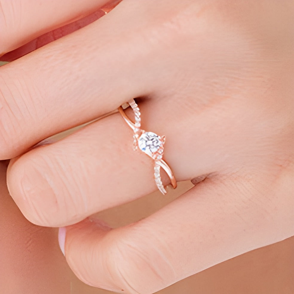 Verlobungsring Solitär mit seitlichem Besatz mit Diamanten 0.5 ct. Gesamtgewicht in 10K Roségold