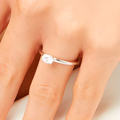 0.5 CT. Solitär-Ring mit ovalem Diamant quer gefasst in 14K Weißgold (I/I2)