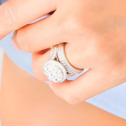 2.5 ct. Gesamtgewicht Komposit-Diamant Brautset mehrreihig mit Halo aus 10K Weißgold
