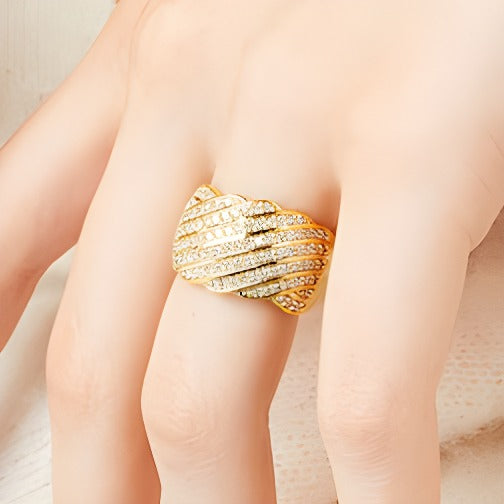Ring mit Diamanten 0.75 ct. Gesamtgewicht mehrreihig im Wellendesign aus 10K Gelbgold