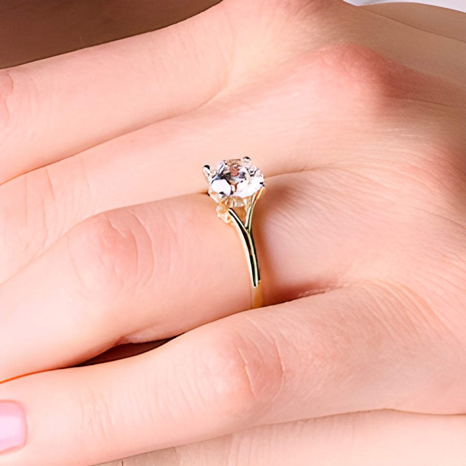2.0 ct. Gesamtgewicht Labordiamant Solitär Verlobungsring mit geteilter Schiene in 14K Gelbgold (F/VS2)