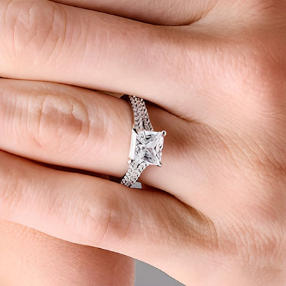 2.25 CT. TW Verlobungsring mit Solitär und seitlichem Besatz, Princess-Labordiamant in 14K Weißgold (F/VS2)