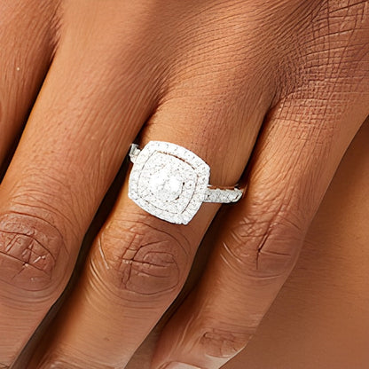 1.5 CT. Gesamtgewicht Diamant Verlobungsring mit doppeltem Halo im Kissenschliff aus 14K Weißgold (I/I1)
