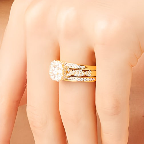 Braut-Set mit Diamanten im Kissenschliff und rund, gedrehter Ringschiene, 1.5 ct. Gesamtgewicht, in 10K Gelbgold