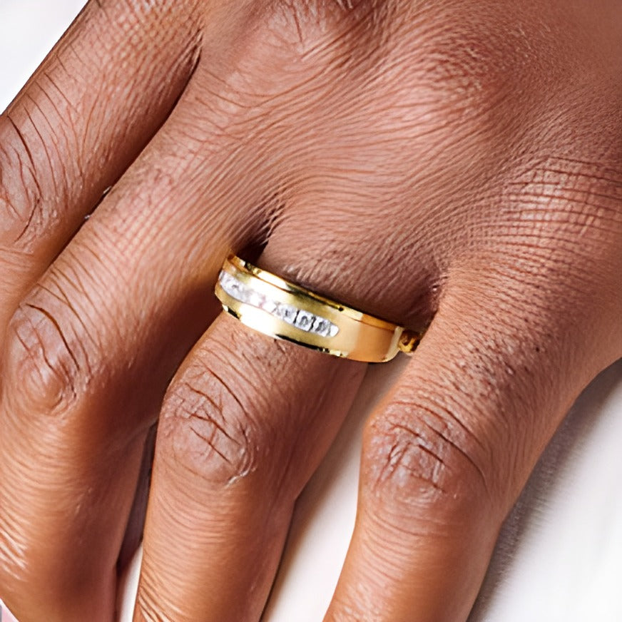 0.25 ct. Gesamtgewicht Diamant Ring mit neun Steinen und abgestufter Kante in 10K Gelbgold