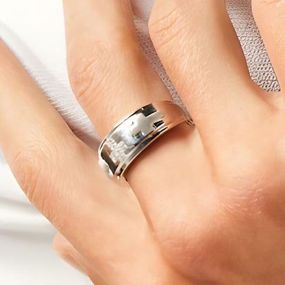 0.07 ct. Gesamtgewicht Diamant-Trio Kreuz-Ring in 10K Weißgold