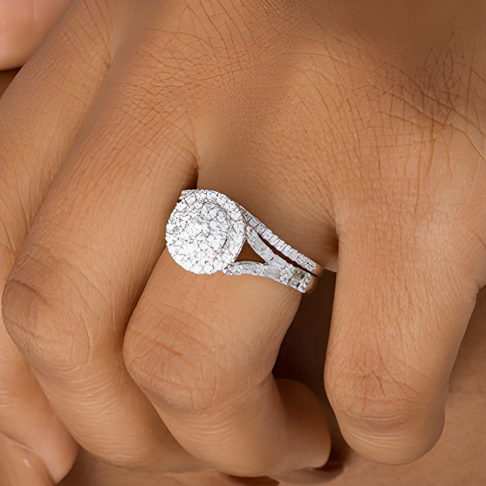 Braut-Set mit weißen Diamanten im Rund- und Baguetteschliff, 1.0 ct. Gesamtgewicht, in 10K Weißgold