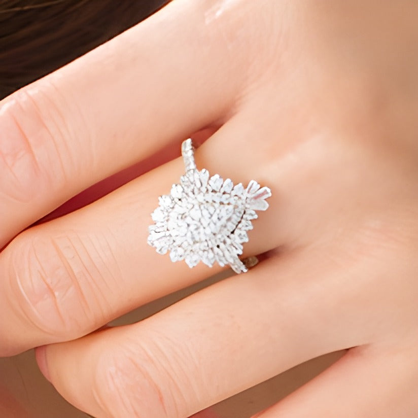 1.5 CT. Gesamtgewicht Komposit-Diamant Ring tropfenförmig mit Starburst-Fassung in 14K Weißgold