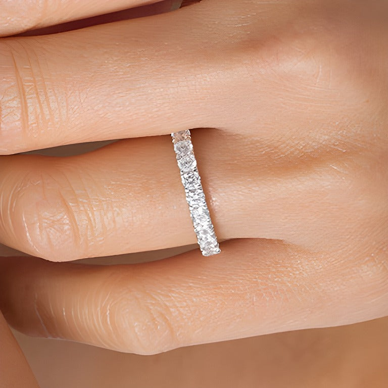 Ehering mit 0,88 ct. Gesamtgewicht Diamanten in 10K Weißgold