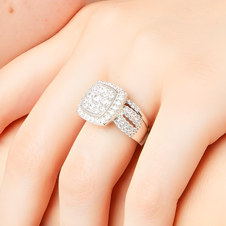 Vintage-Braut-Set mit Diamanten-Rahmen in Kissenschliff, geteiltem Ringkopf, 2.0 ct. Gesamtgewicht, in 10K Weißgold