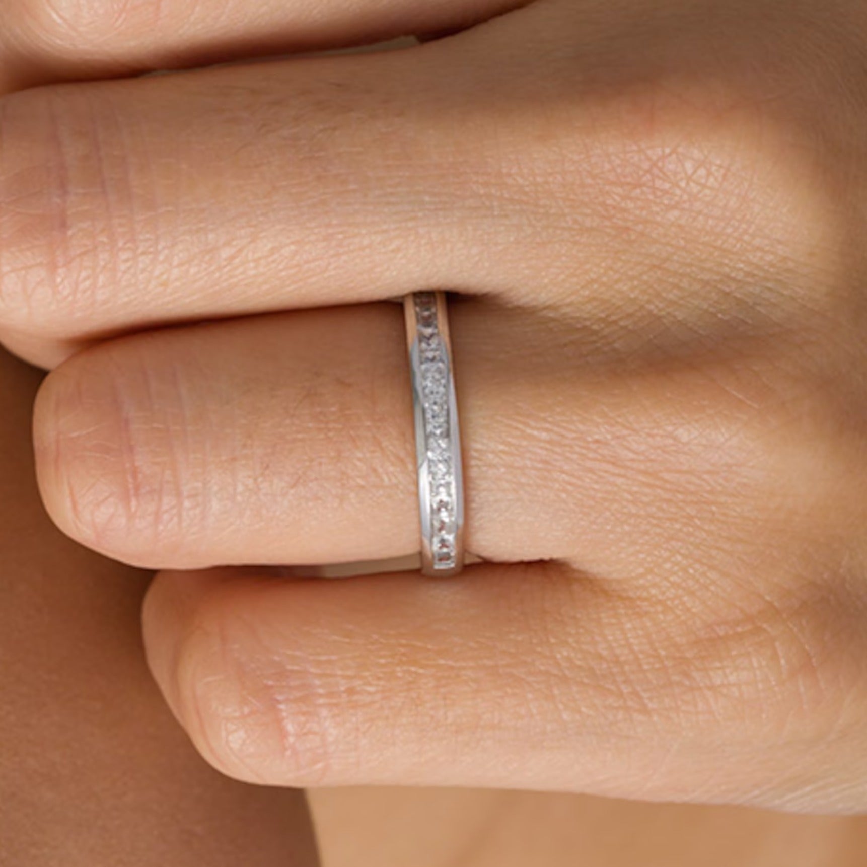 0.5 ct. Gesamtgewicht Ehering mit Diamanten im Princess-Schliff in 10K Weißgold