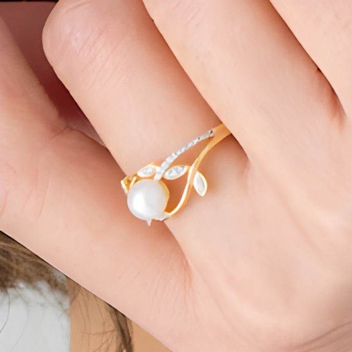 6,0mm Süßwasser-Zuchtperle und Diamant-Ring Vines 0,05 ct. Gesamtgewicht in 10K Gelbgold
