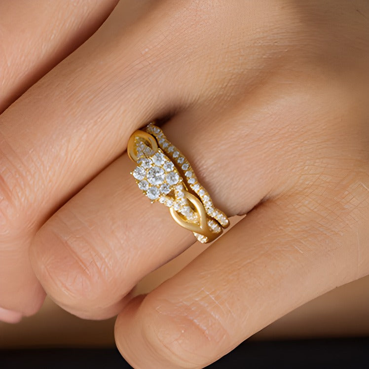 0,63 ct. Gesamtgewicht Diamant Brautset mit quadratischem Rahmen und geknotetem Ring in 14K Gelbgold