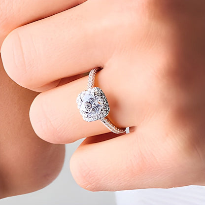 1.5 CT. Gesamtgewicht Labordiamant Verlobungsring mit Halo im Kissenschliff in Platin (F/SI2)