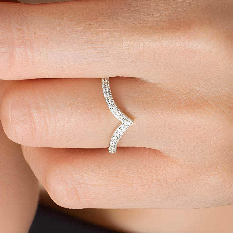 0,17 ct. Gesamtgewicht Diamant Memoire-Ring im Vintage-Stil mit Chevron-Design in 10K Weißgold