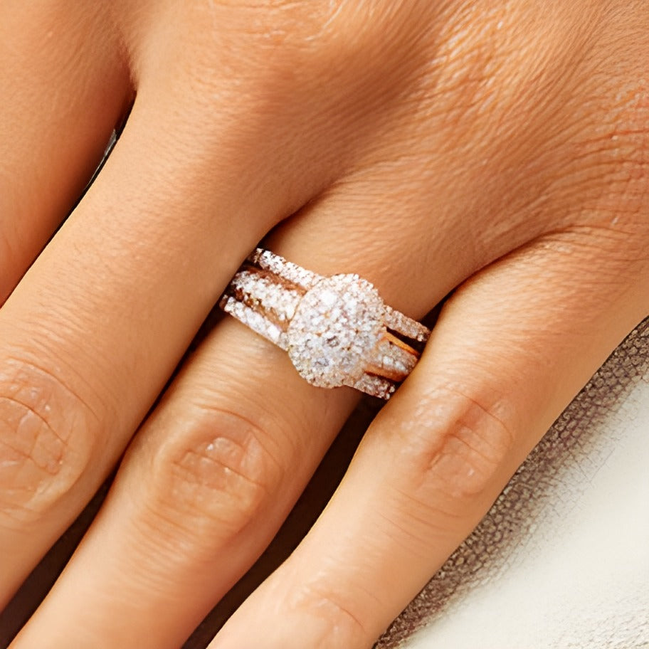 Braut-Set mit Diamanten im Oval- und Rundschliff 1.5 ct. Gesamtgewicht in 10K Roségold