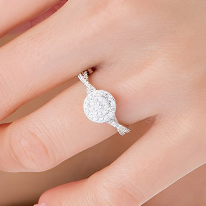 0.5 CT. Gesamtgewicht Diamant Verlobungsring mit doppeltem Halo und Crossover-Ringschiene in 10K Weißgold