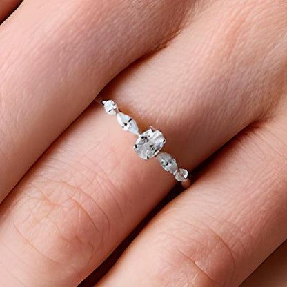 0.5 ct. Gesamtgewicht Diamant-Verlobungsring mit Solitär mit seitlichem Besatz in 14K Weißgold