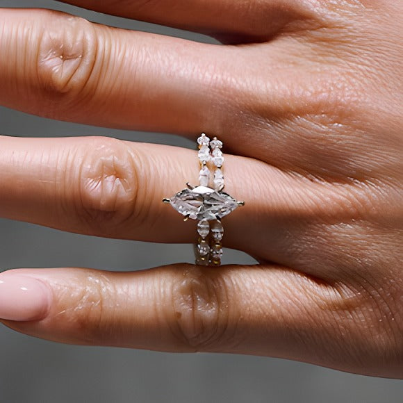 2.5 CT. Gesamtgewicht Braut-Set mit Labordiamanten im Marquise-Schliff in 14K Gelbgold (F/VS2)