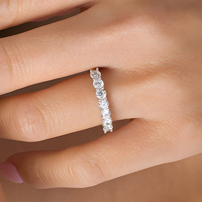Memoire-Ring mit sieben Diamanten 0,75 ct. Gesamtgewicht in 10K Weißgold