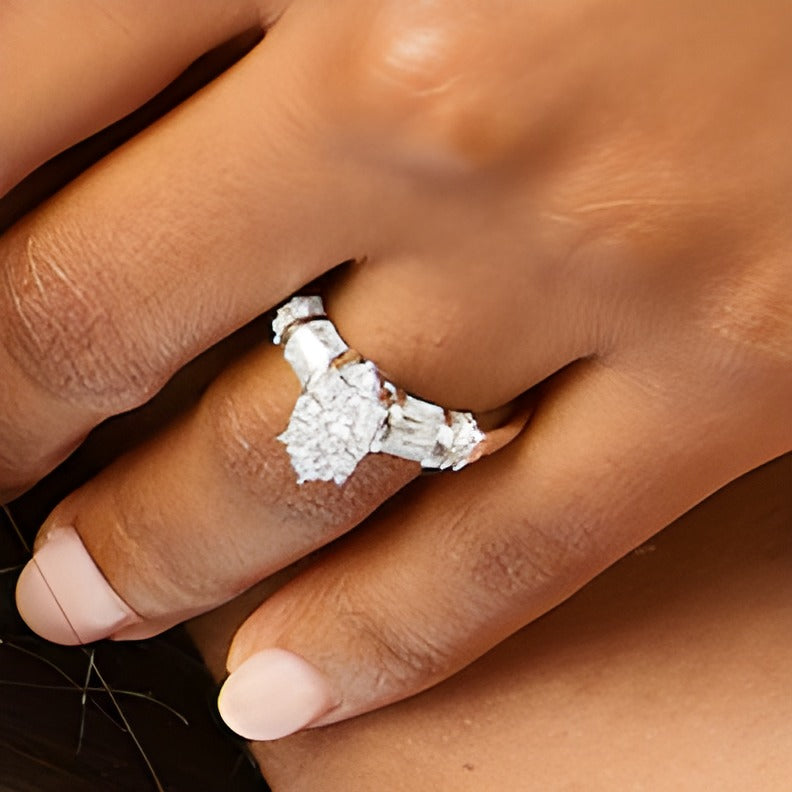1.0 ct. Gesamtgewicht Multi-Diamant Verlobungsring mit Marquise-, runden und Baguette-Diamanten in 14K Weißgold