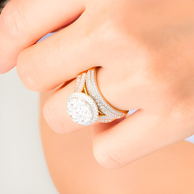 Braut-Set mit weißen Diamanten im Rundschliff, mehrreihig, 1.5 ct. Gesamtgewicht, in 10K Gelbgold
